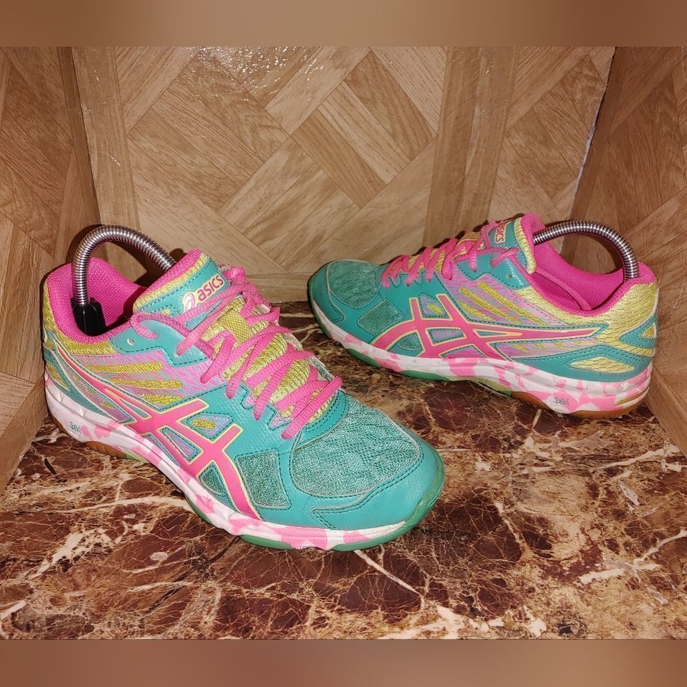 Asics women's flashpoint volleyball shoes size 8.   713